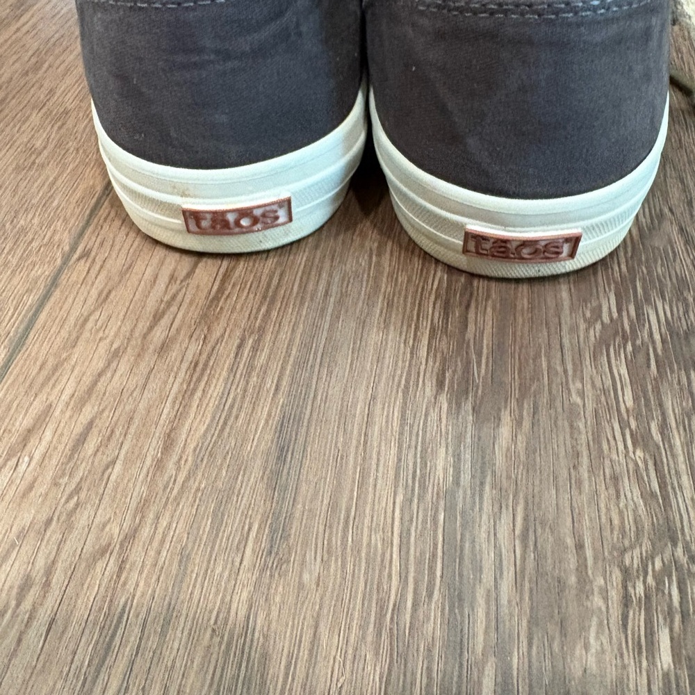 Taos Footwear Gray Sneakers